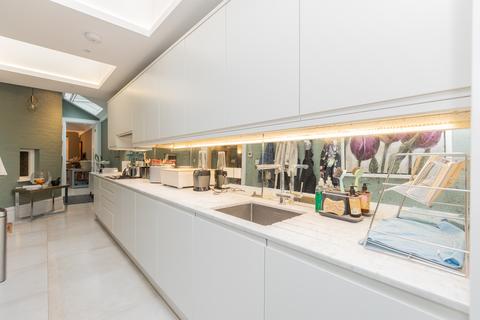 3 bedroom apartment to rent, Lyndhurst Gardens, Hampstead NW3