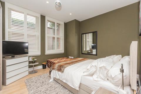 3 bedroom apartment to rent, Lyndhurst Gardens, Hampstead NW3