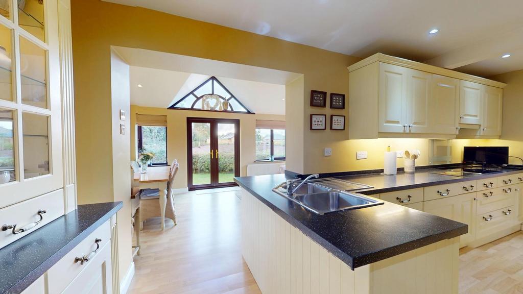 Hawthornes-09182025 220552.jpg