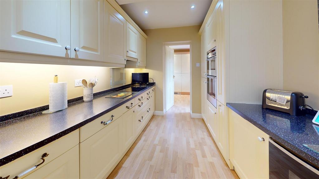 Hawthornes-Kitchen.jpg