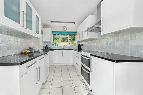 4 bedroom detached house for sale, Broadhurst, Hampshire GU14