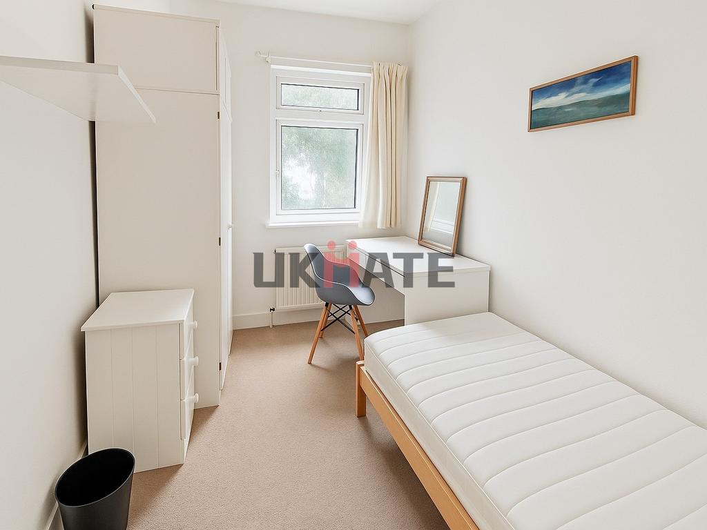 Bright and tidy single bedroom featuring a comf...
