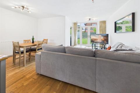 3 bedroom terraced house for sale, Esher Avenue, Walton-On-Thames