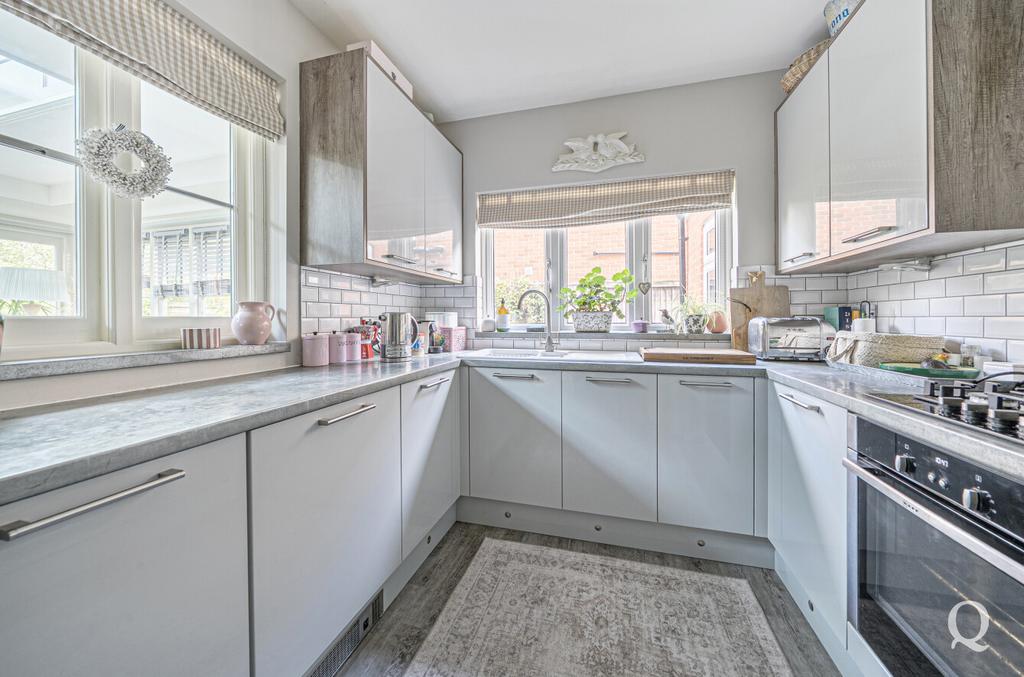 B55ba812-3222-480...