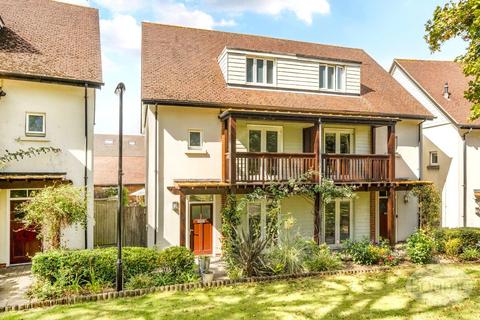 Whateley Close, Guildford, Surrey, GU2