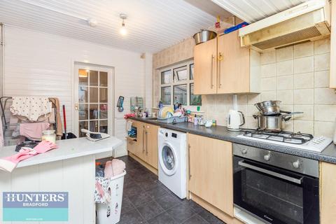 3 bedroom semi-detached house for sale, Farfield Avenue, Bradford, West Yorkshire, BD6 2HS