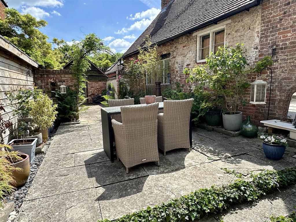 Courtyard garden