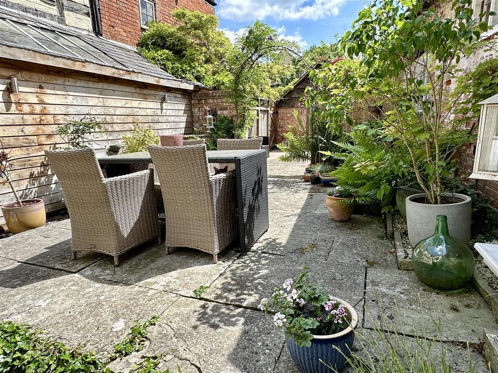 Courtyard garden