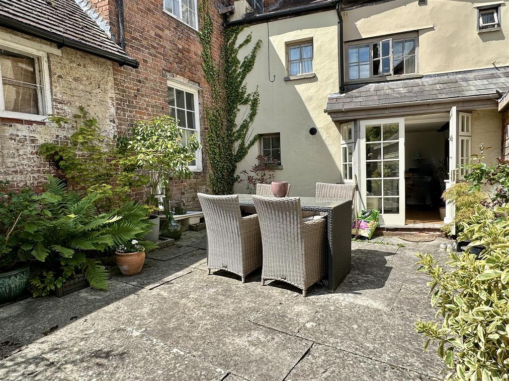 Courtyard garden