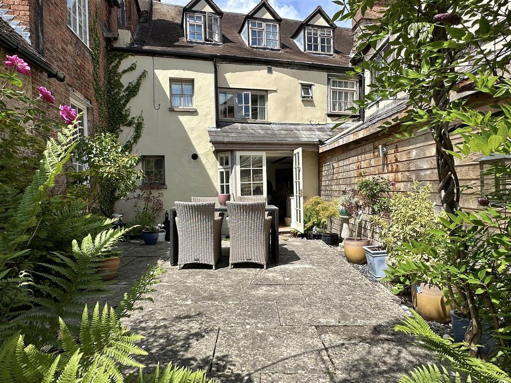 Courtyard garden