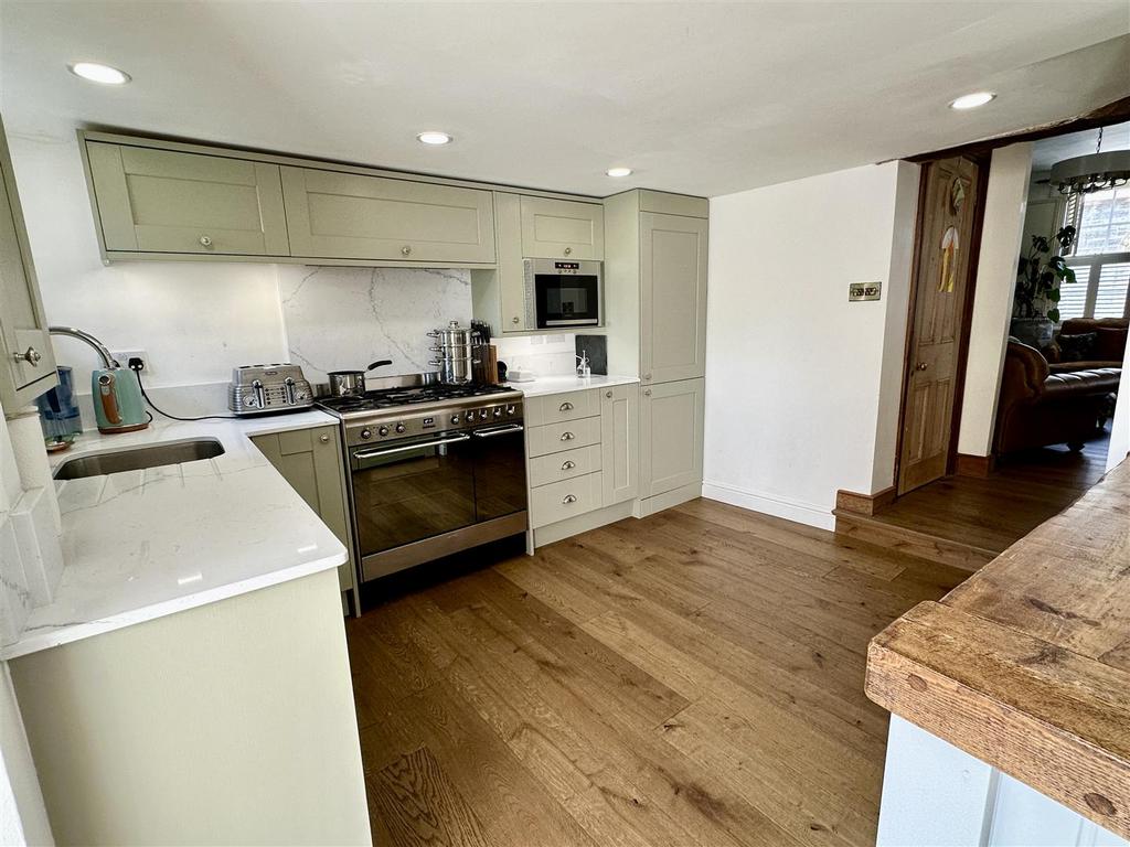 Dining kitchen