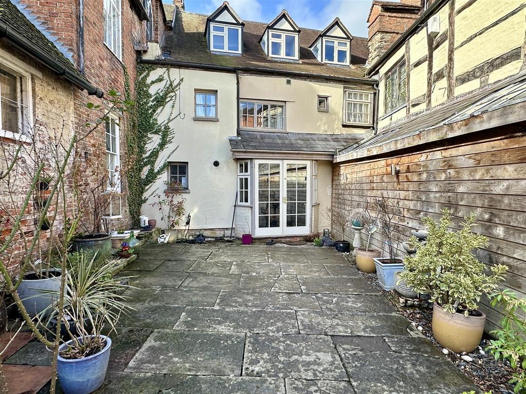 Courtyard garden