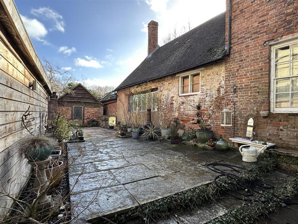 Courtyard garden