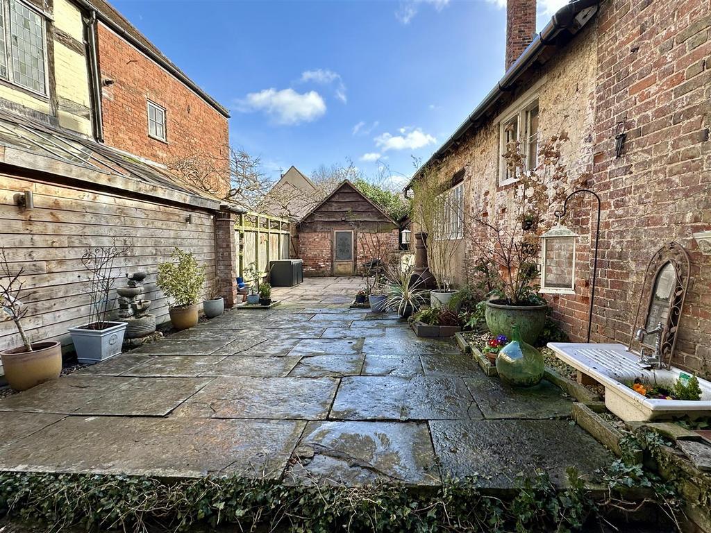 Courtyard garden