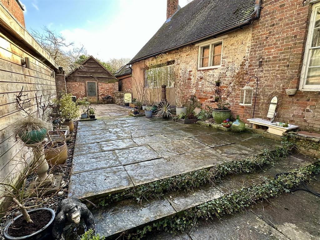 Courtyard gardeb