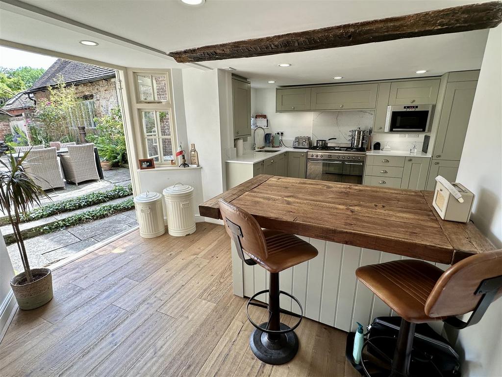Dining kitchen