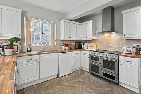 4 bedroom house for sale, Fernhill Road, Farnborough
