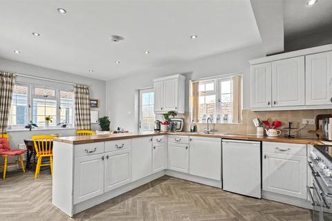 4 bedroom house for sale, Fernhill Road, Farnborough