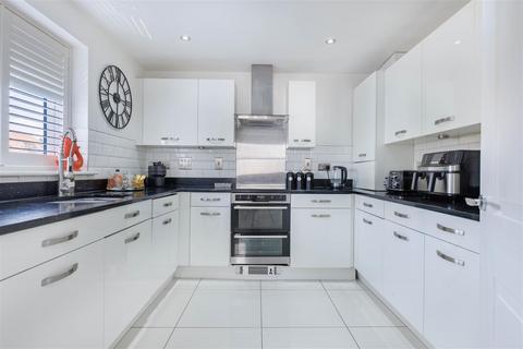 3 bedroom detached house for sale, Ainsworth Drive, Felsted, Dunmow, Essex