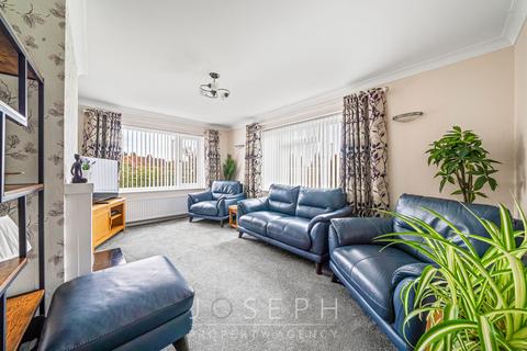 2 bedroom semi-detached bungalow for sale, Heathercroft Road, Ipswich, IP1