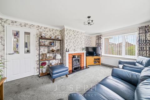 2 bedroom semi-detached bungalow for sale, Heathercroft Road, Ipswich, IP1