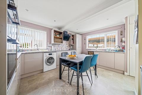 2 bedroom semi-detached bungalow for sale, Heathercroft Road, Ipswich, IP1