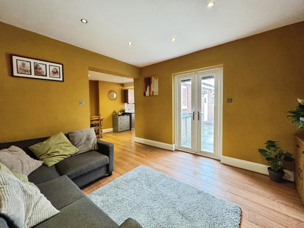 Pbox-living room-339961.jpg