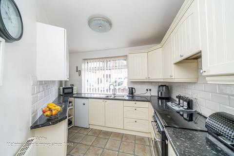 3 bedroom semi-detached house for sale, Oaktree Road, Wednesbury WS10