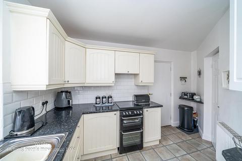 3 bedroom semi-detached house for sale, Oaktree Road, Wednesbury WS10