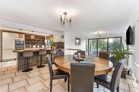 4 bedroom detached house for sale, London Road, Cowplain
