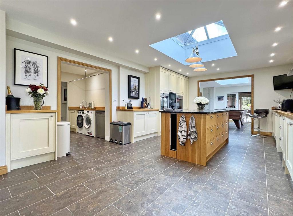 Kitchen (d).jpg