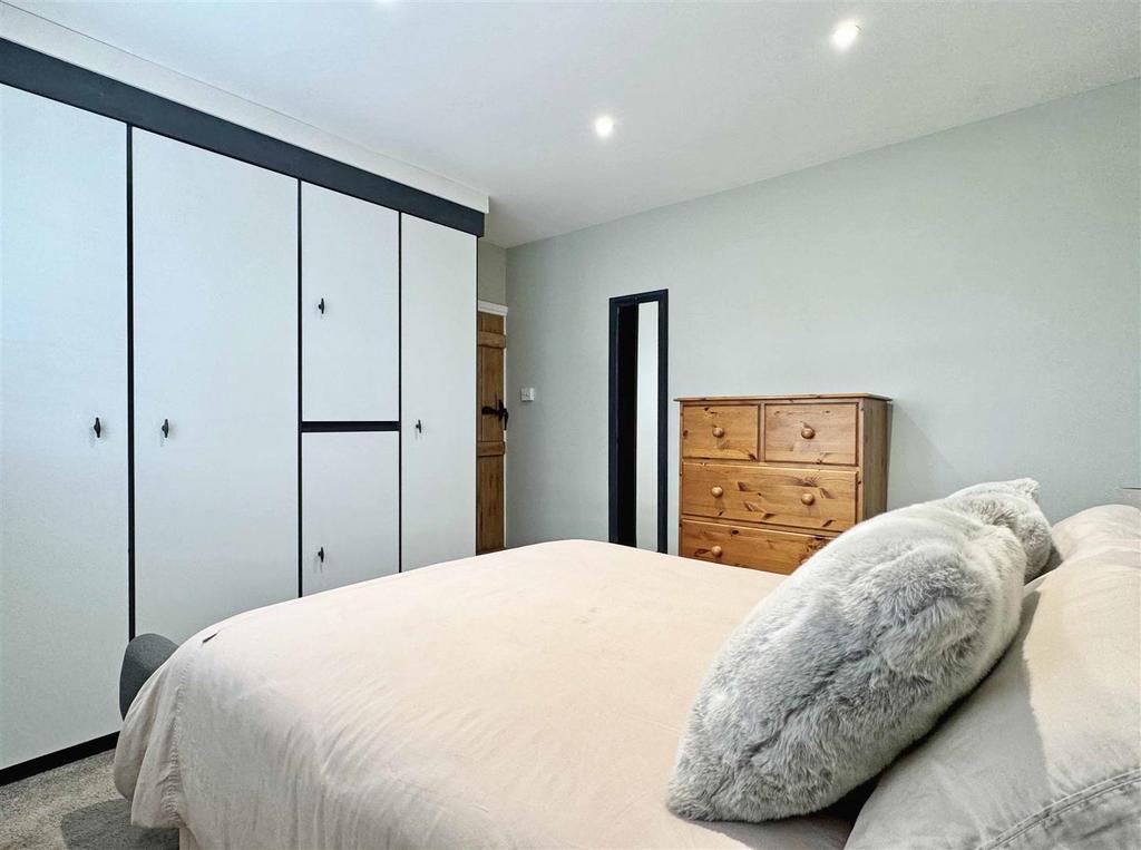 Bedroom 3(b).jpg