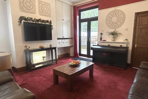 4 bedroom end of terrace house for sale, Counthill Road, Oldham