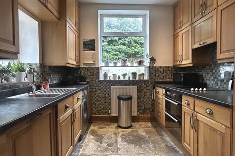 4 bedroom end of terrace house for sale, Counthill Road, Oldham