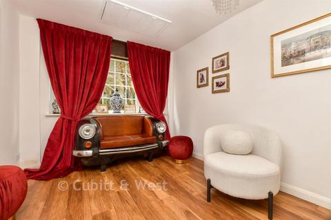 19 Firs Road, Kenley, CR8 5LD