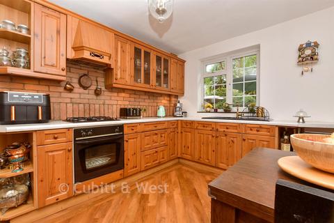 19 Firs Road, Kenley, CR8 5LD