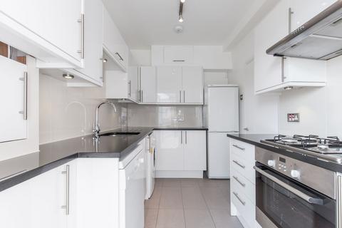 4 bedroom flat to rent, 15 Brondesbury Court 235 Willesden Lane