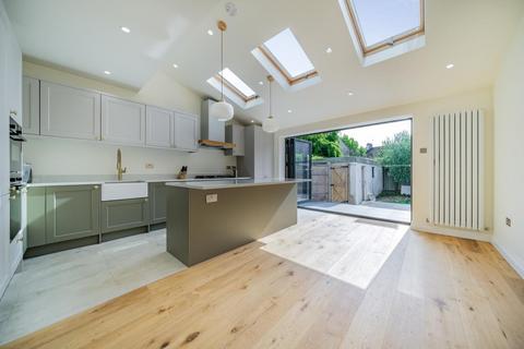 16 Merton Hall Gardens, London, SW20 8SN
