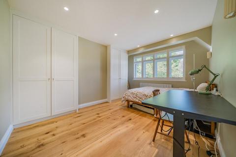 16 Merton Hall Gardens, London, SW20 8SN