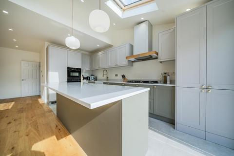 16 Merton Hall Gardens, London, SW20 8SN