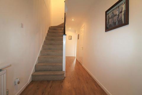 3 bedroom terraced house to rent, Meadow Close, Nottingham, NG2 3HZ