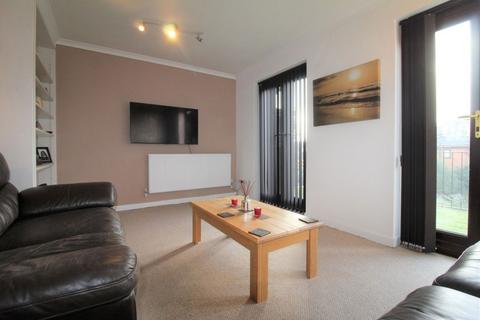 3 bedroom terraced house to rent, Meadow Close, Nottingham, NG2 3HZ