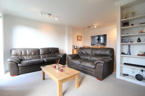 3 bedroom terraced house to rent, Meadow Close, Nottingham, NG2 3HZ