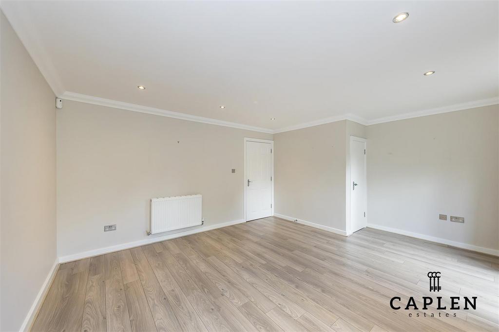 563 C New North Road - 07.jpg