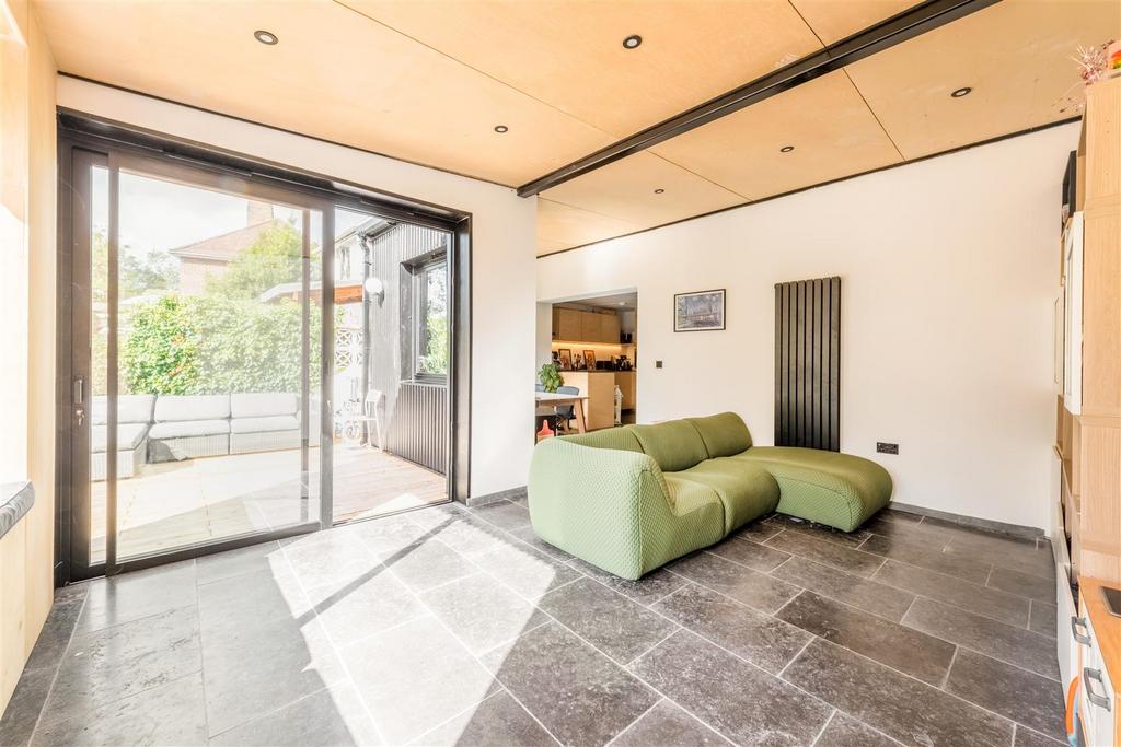 72 Norwich Drive-11.jpg