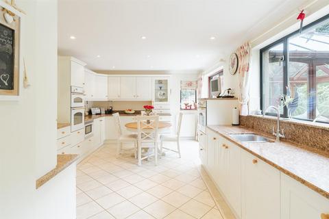 4 bedroom detached house for sale, Folleigh Close, Long Ashton