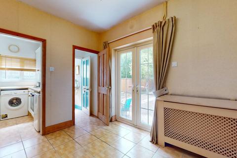 4 Glebe Road, Stanmore, HA7 4EL