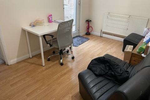 1 bedroom terraced house to rent, Chesterman Street, Reading, Berkshire