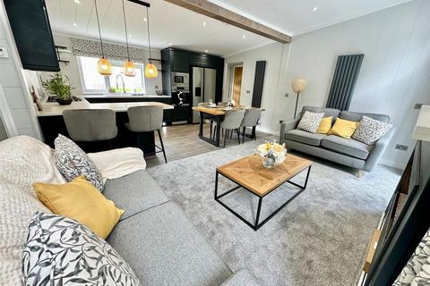 2 bedroom park home for sale, Hoburne Bashley Holiday Park, Bashley Dr., New Milton