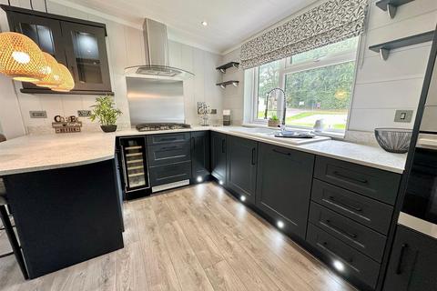 2 bedroom park home for sale, Hoburne Bashley Holiday Park, Bashley Dr., New Milton